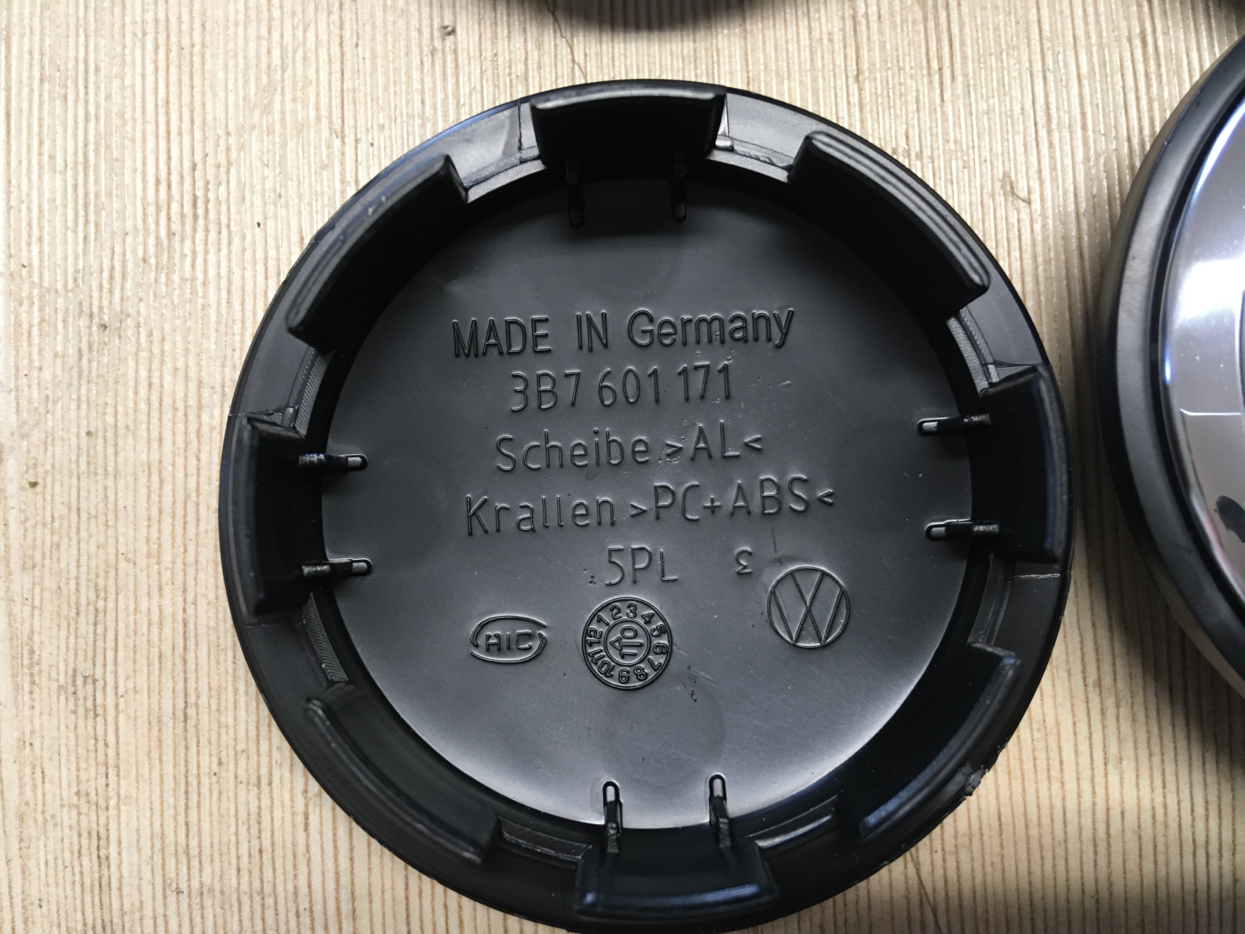 Středové pokličky znaky Volkswagen 56 mm 1J0601171