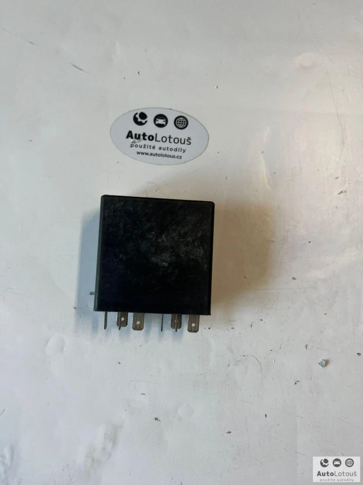 Relé 443907393J
