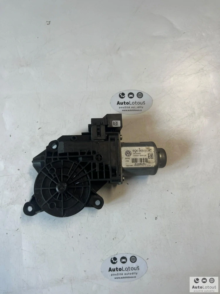 Motorek stahovačky pravý zadní 6Q0959812C
