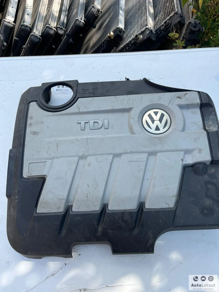 Kryt motoru VW 03L103925