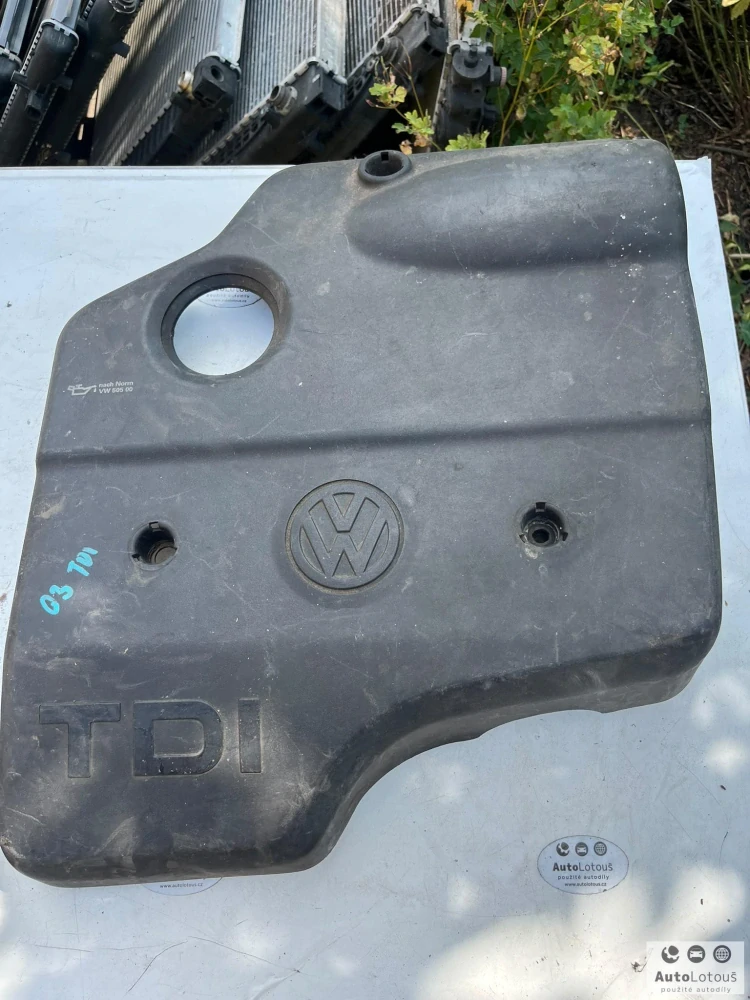 Kryt motoru VW TDI 028103935F