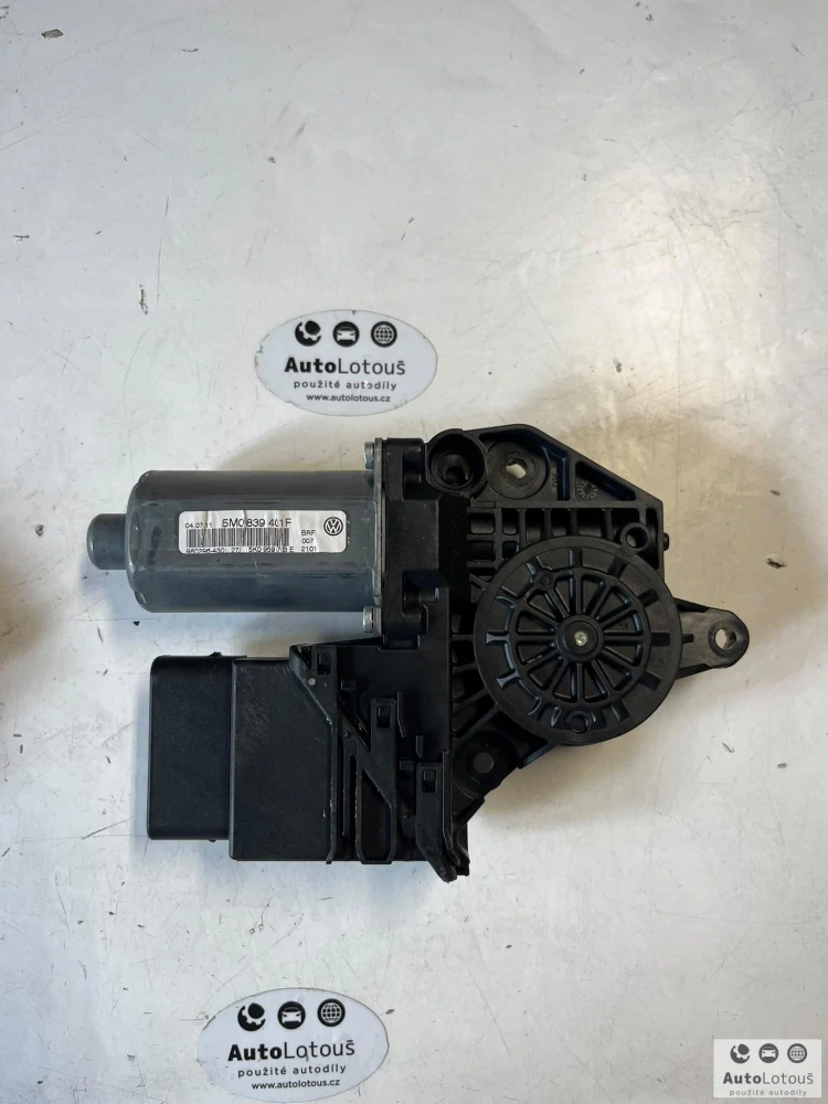 Motorek stahování oken VW levý zadní 5M0839401F