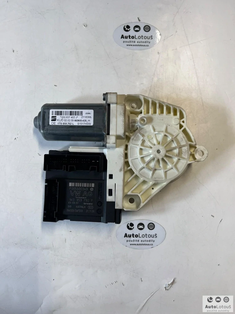 Motorek stahování oken přední pravý 1T0959702L 1P0837401J