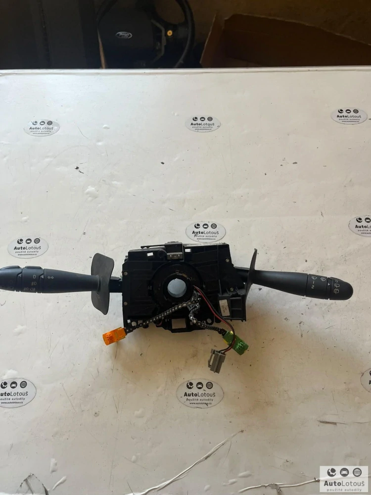 Páčky pod volant Renault 8200204068 61760012
