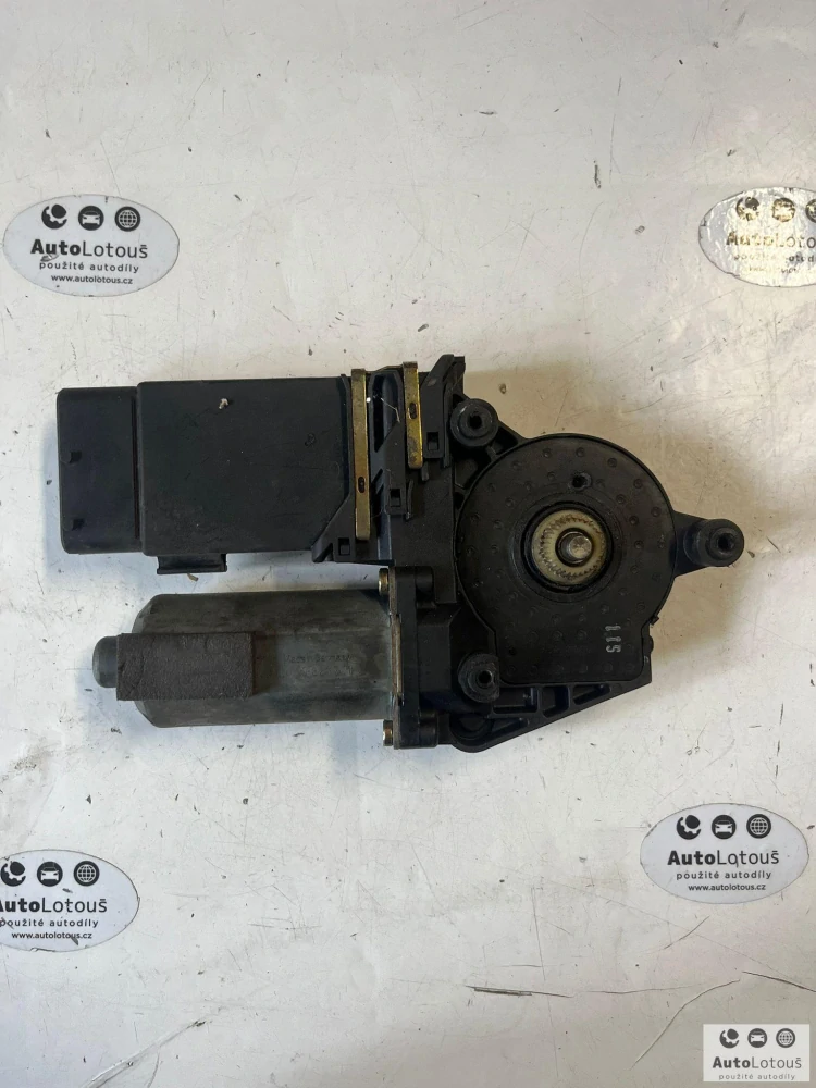 Motorek stahovačky levý přední Škoda 0130821731