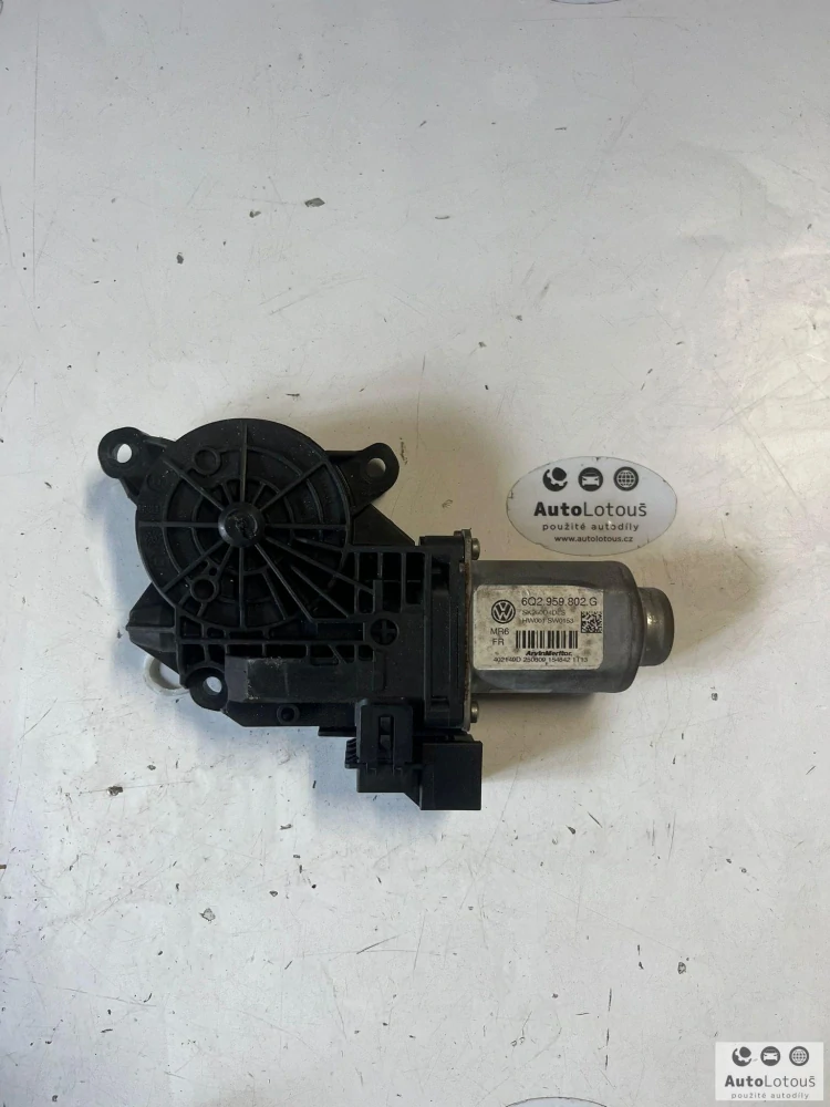 Motorek stahovačky levý přední 6Q2959802G