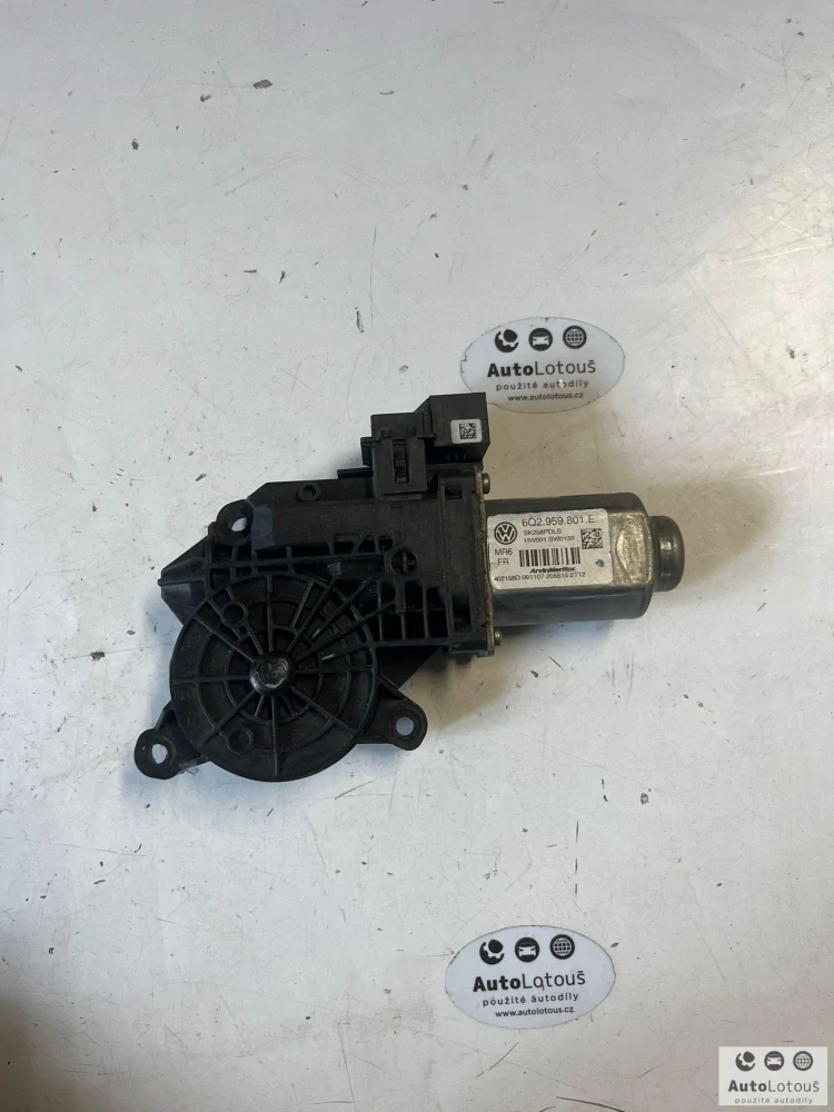 Motorek stahovačky přední pravá 6Q2959801E