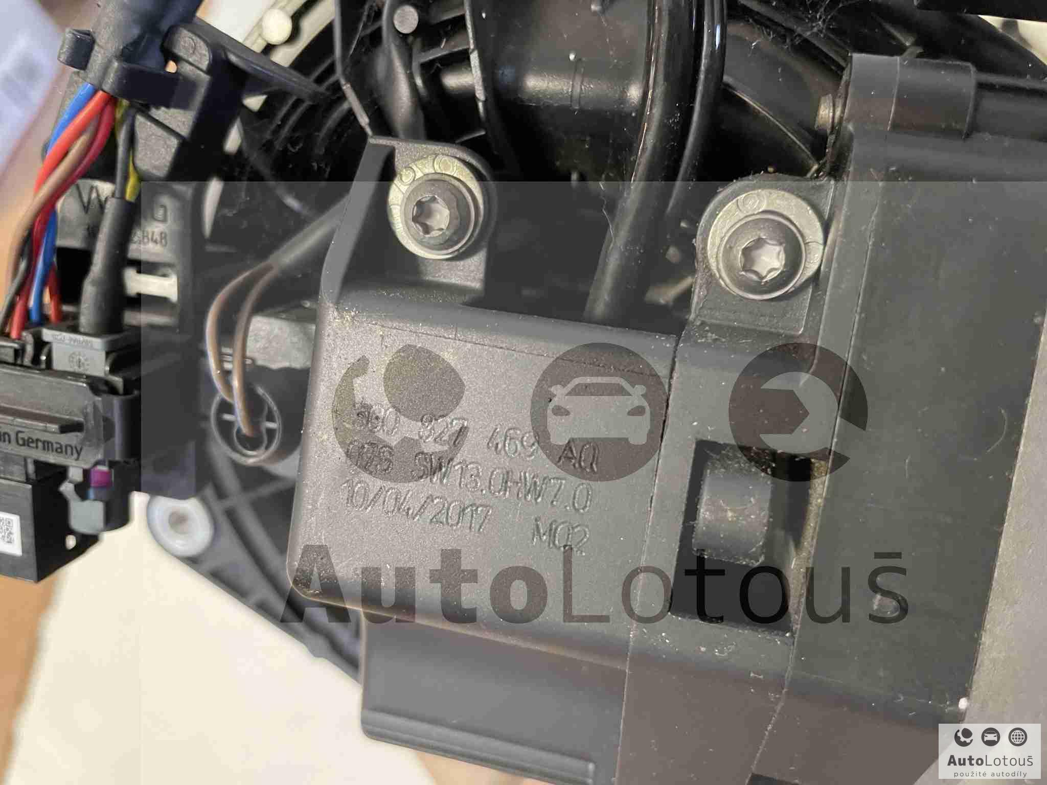 Otevírání kufru znak VW Passat B8 3G0827469AQ 3G0 827 469 AQ s kamerou 5Q0980556B 5Q0 980 556 B