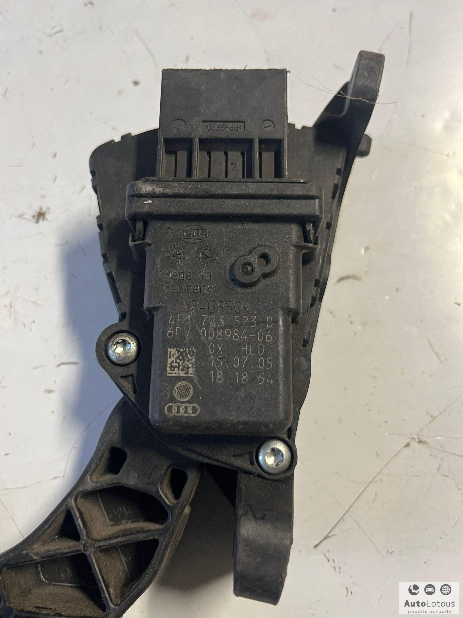 Pedál plynu s elektronickým modulem Audi A6 4F, 4F1723523B