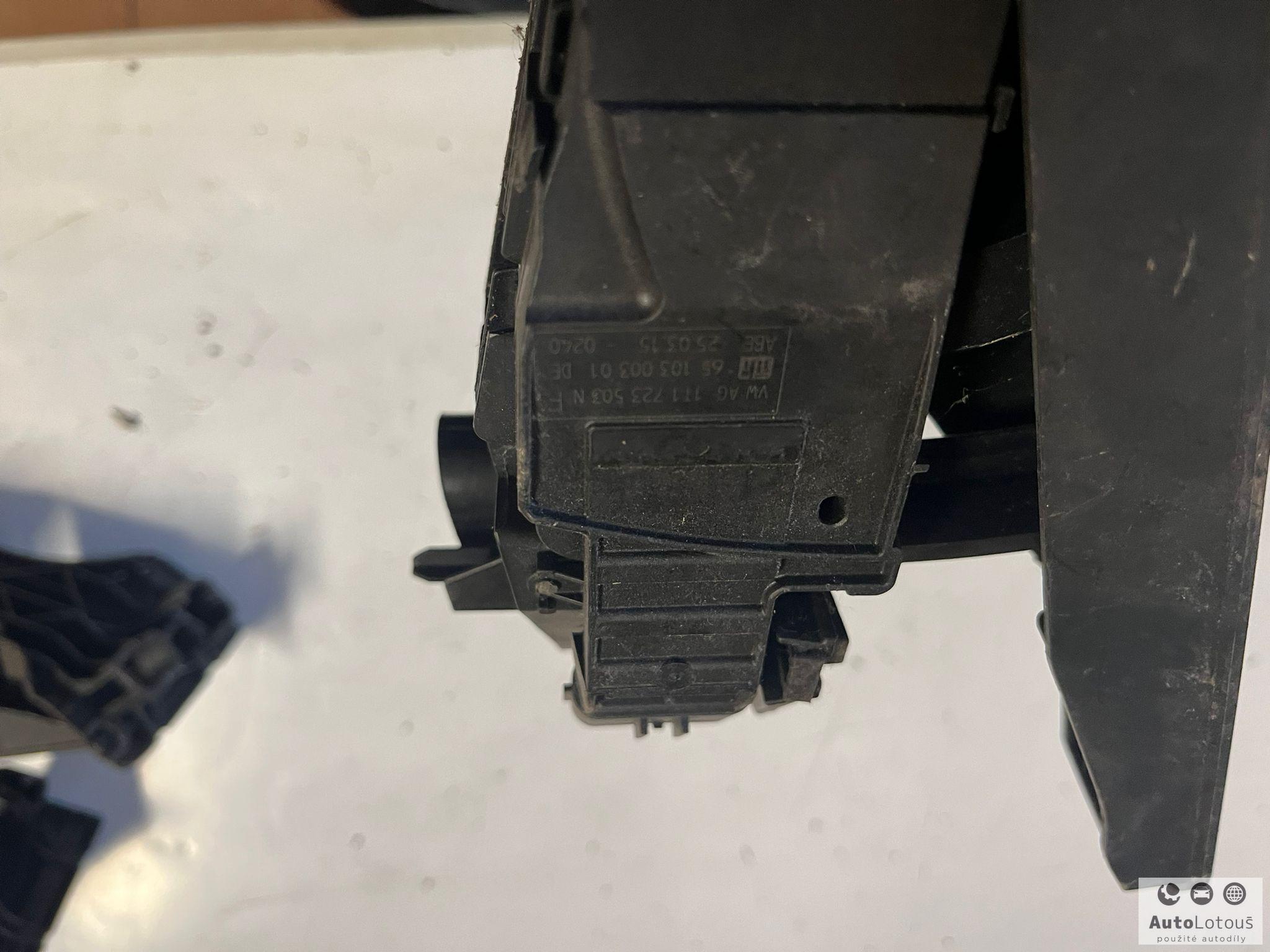Plynový pedál VW Touran 1T1723503N