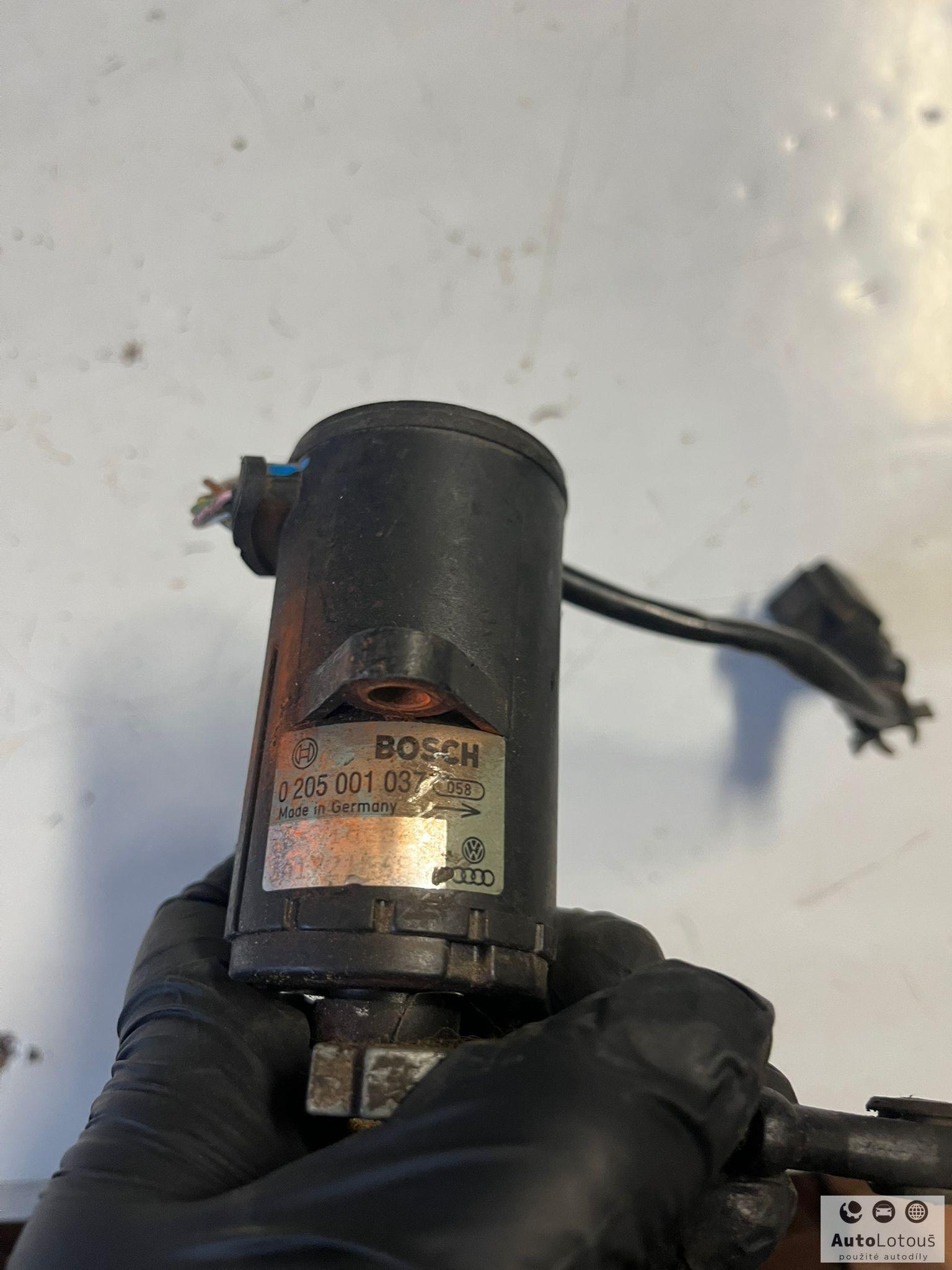 Potenciometr plynového pedálu VW Passat B4 0205001037