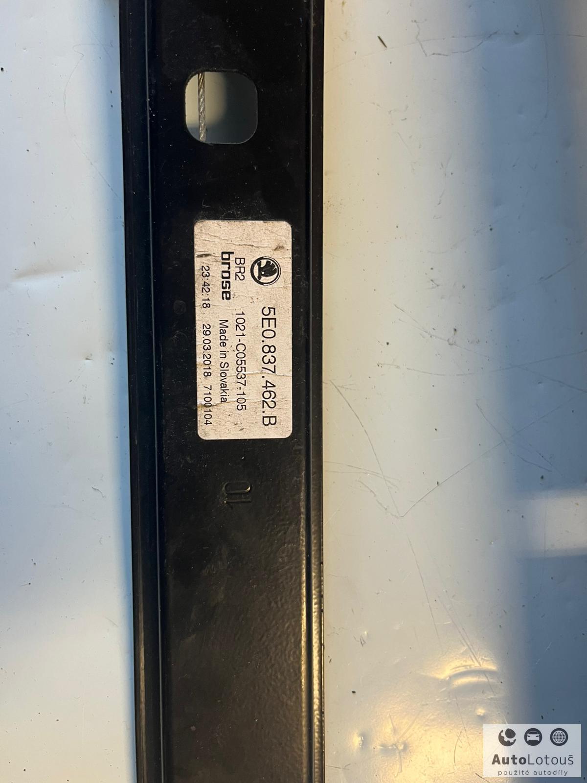 Spouštěč skla přední pravý Škoda 5E0837462B