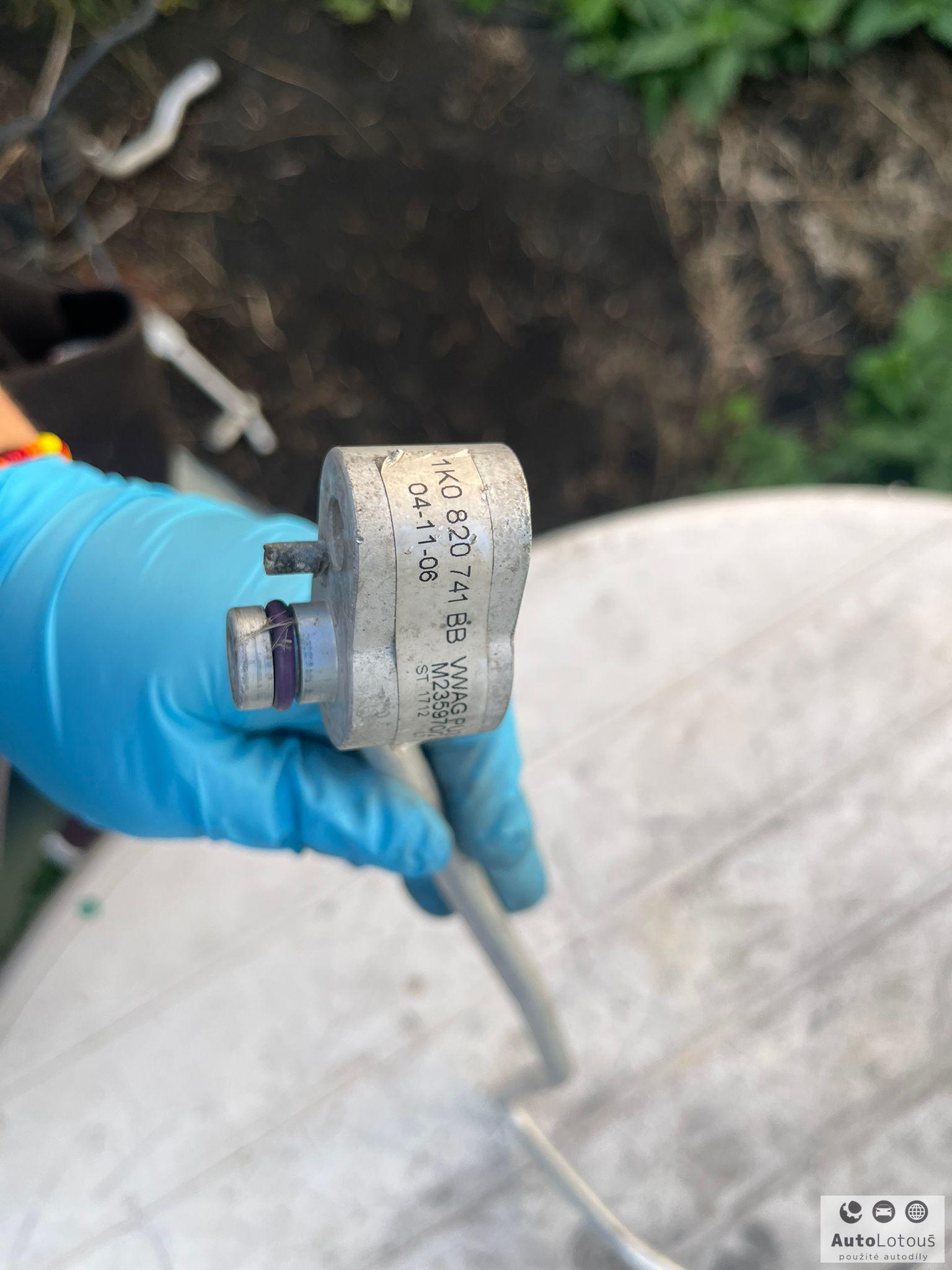 Trubka klimatizace Škoda Octavia 2 1K0820741BB