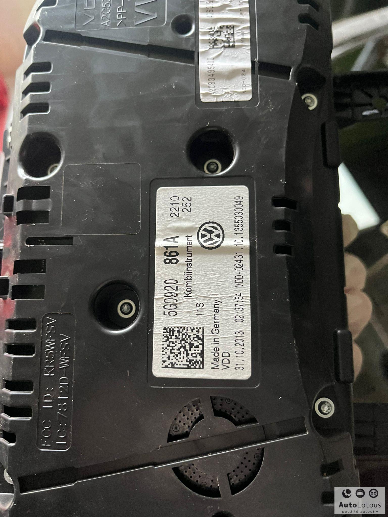 Budíky VW 5G0920861A