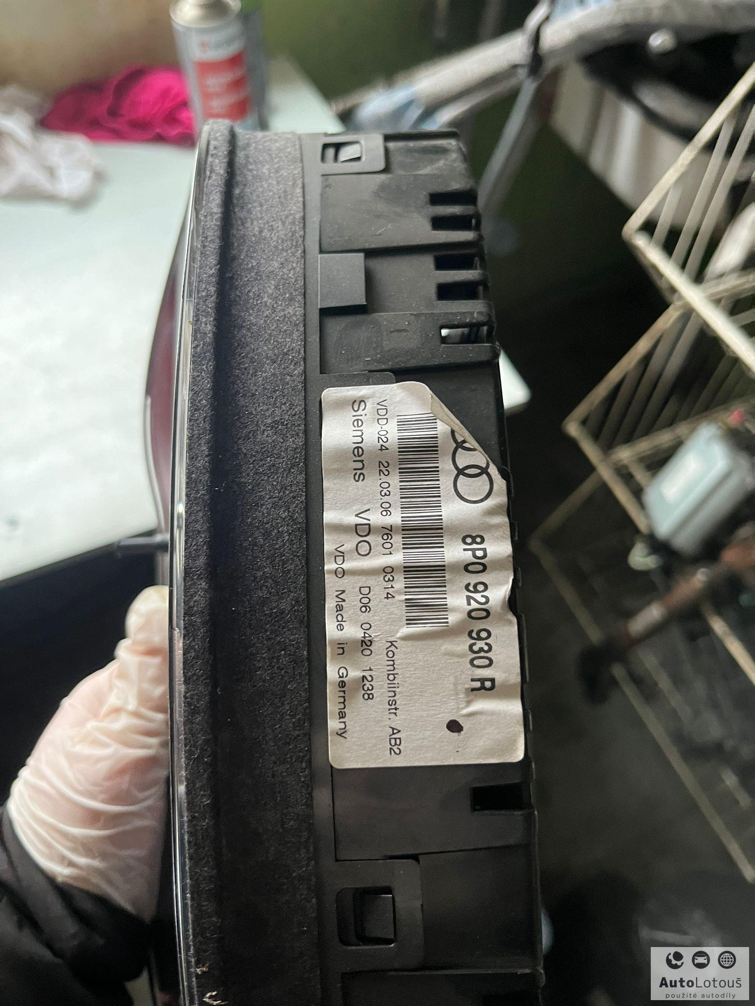 Budíky Audi A3 8P0920930R