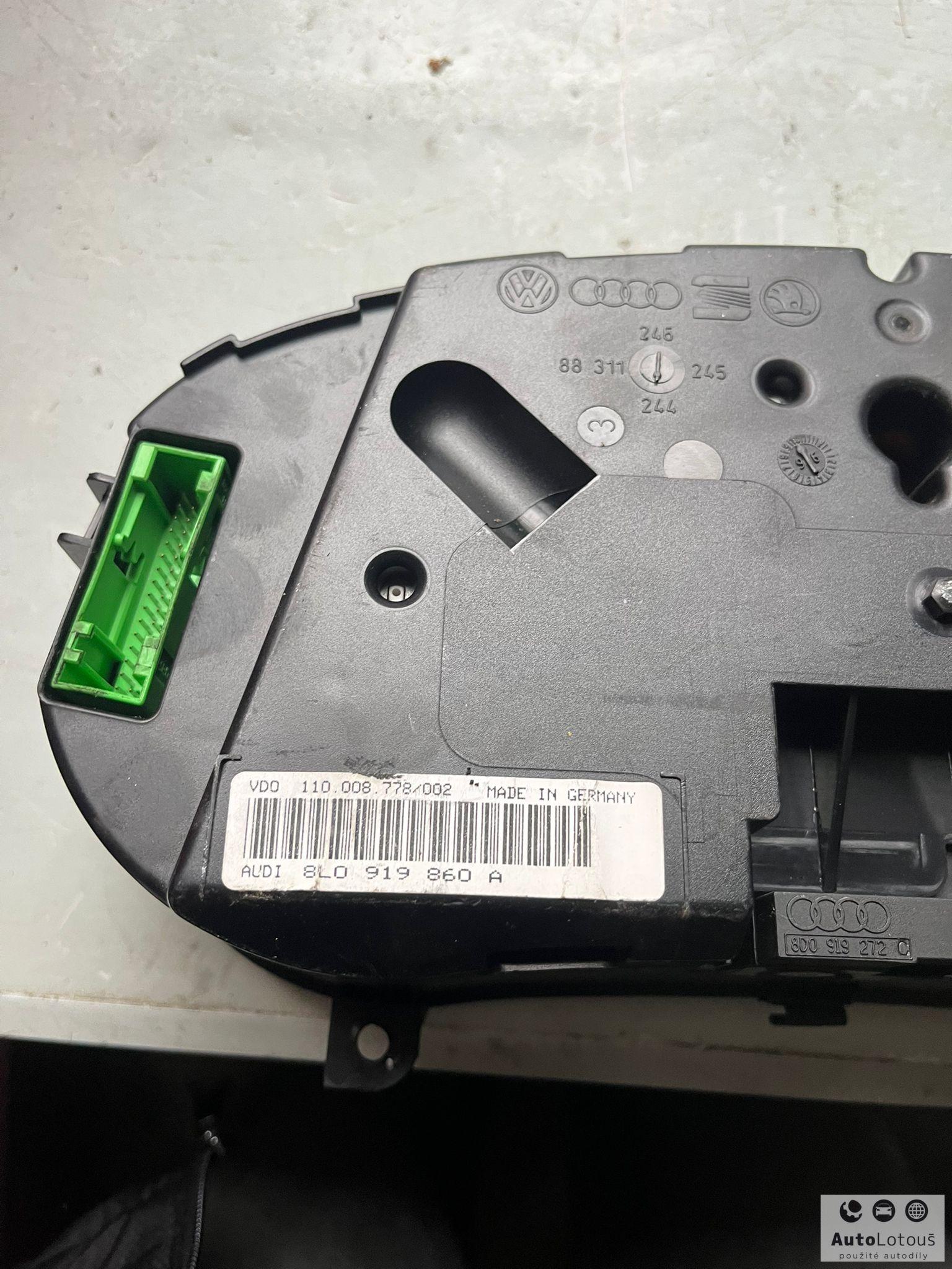 Budíky AUDI 8L0919860A