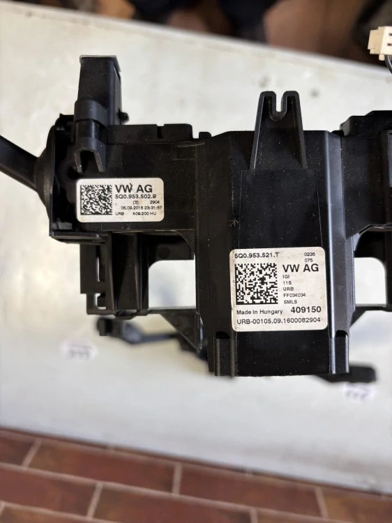 Páčky pod volant Škoda Octavia 3 5Q0953521T 5Q0953502P 5Q0 953 521 T 5Q0 953 502 P
