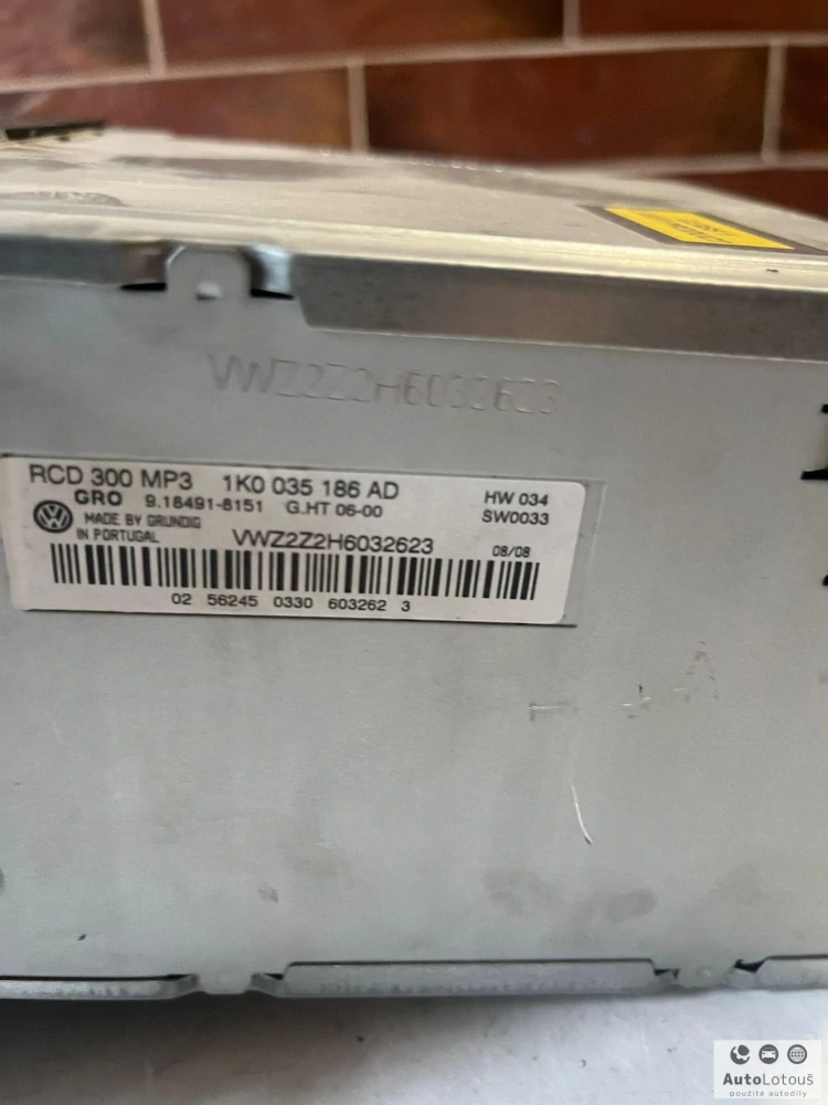 Rádio VW 1K0035186AD (bez kódu)