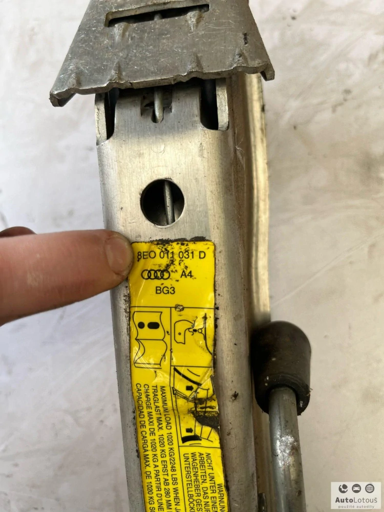 Hever Audi A4 8E0011031D