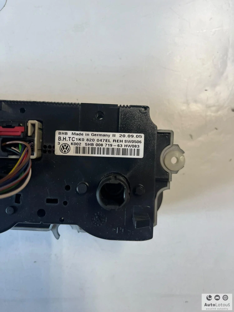 Panel klimatizace VW 5HB008719 1K0820047EL