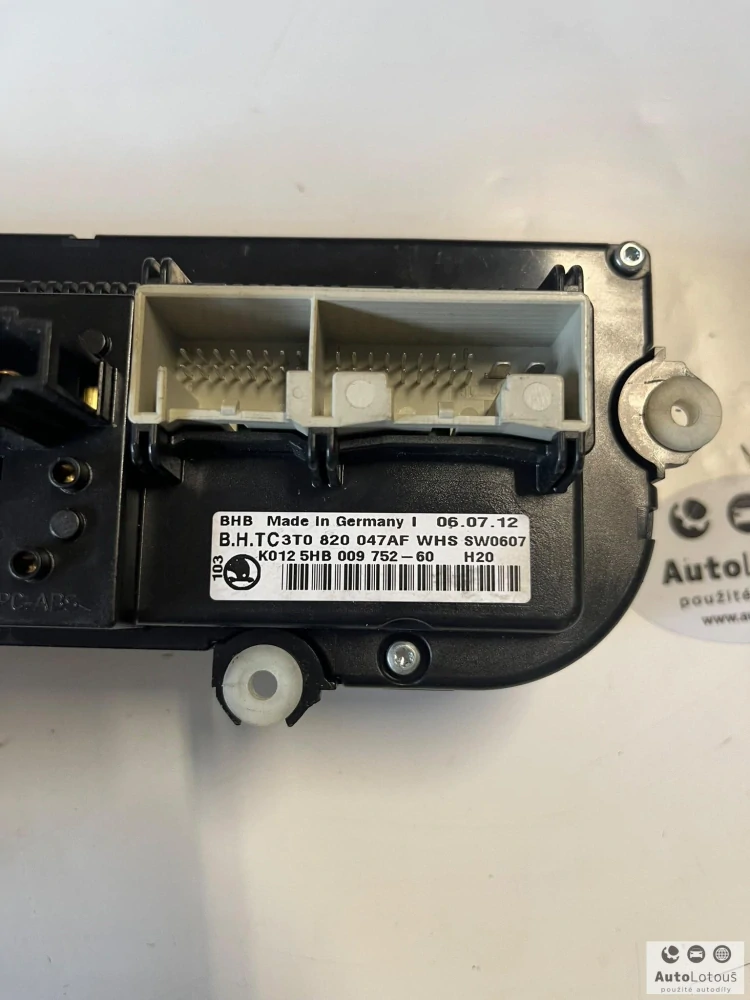 Panel klimatizace Škoda 3T0820047AF 5HB009752