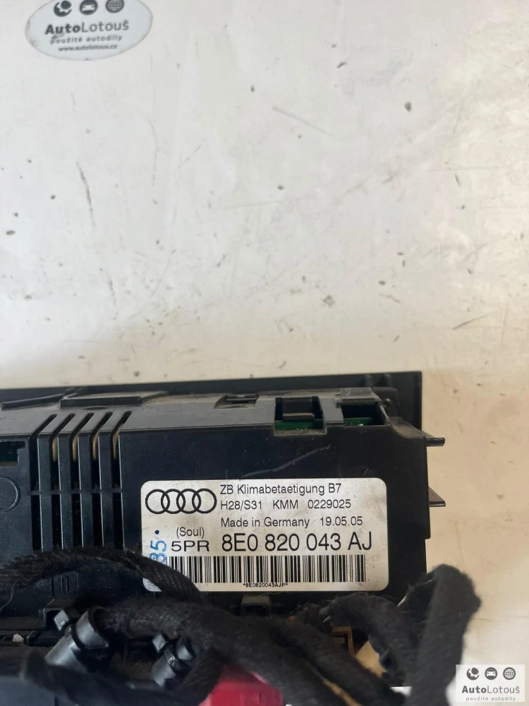 Panel ovládání klimatizace AUDI A4 8E0820043AJ