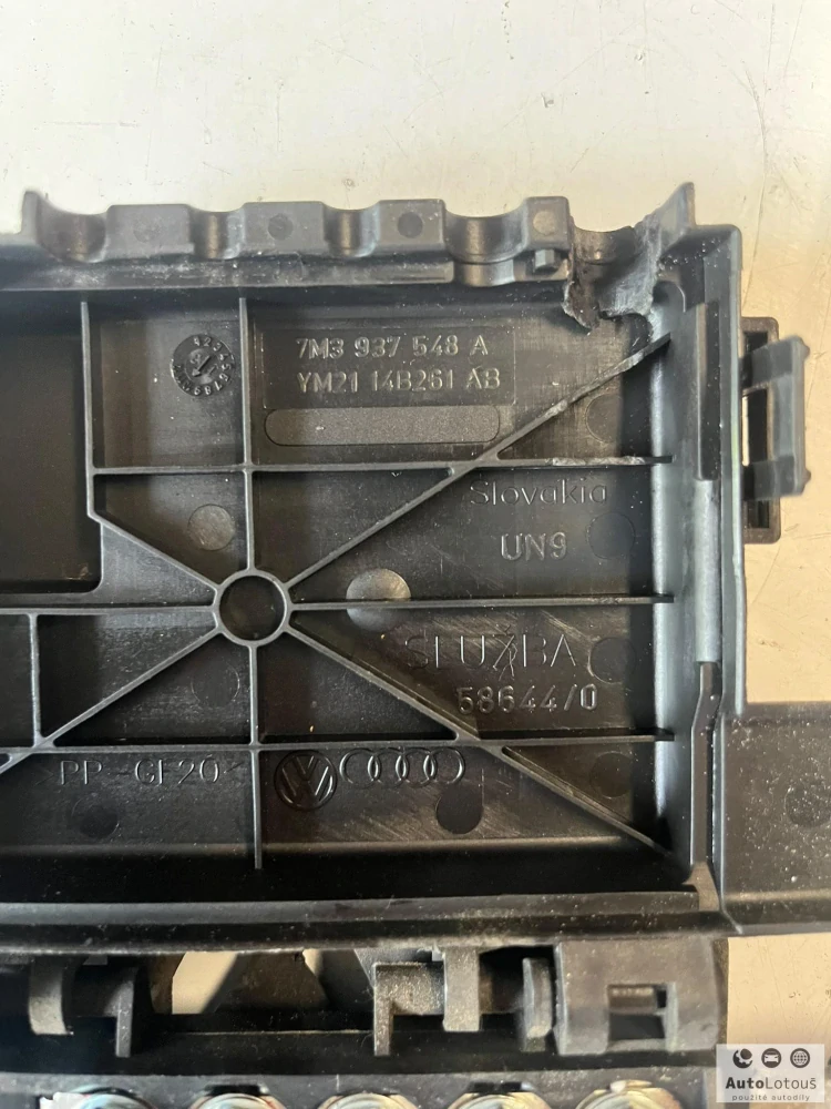Pojistková skříňka VW Sharan 7M3937548A