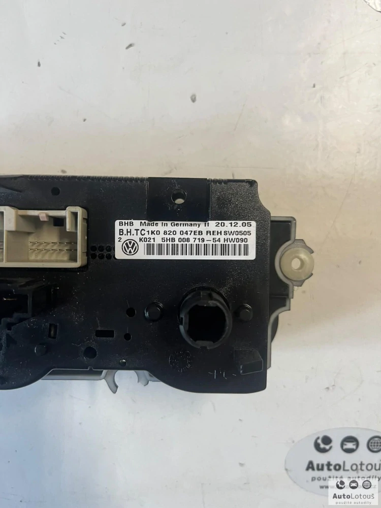 Panel ovládání klimatizace VW Passat 1K0820047EB