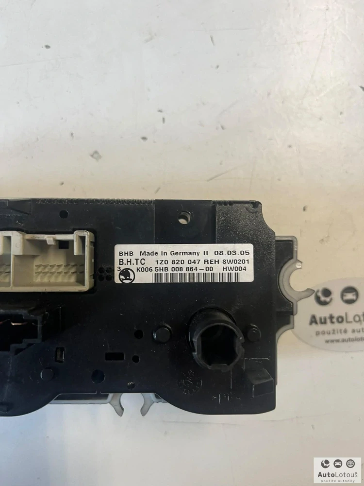 Panel ovládání klimatizace Škoda Octavia 1Z0820047