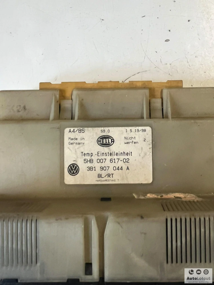 Panel ovládání klimatizace VW 3B1907044A 5HB007617-02