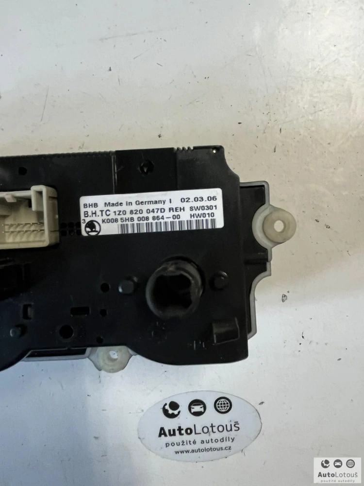 Panel ovládání klimatizace Škoda Octavia 1Z0820047D
