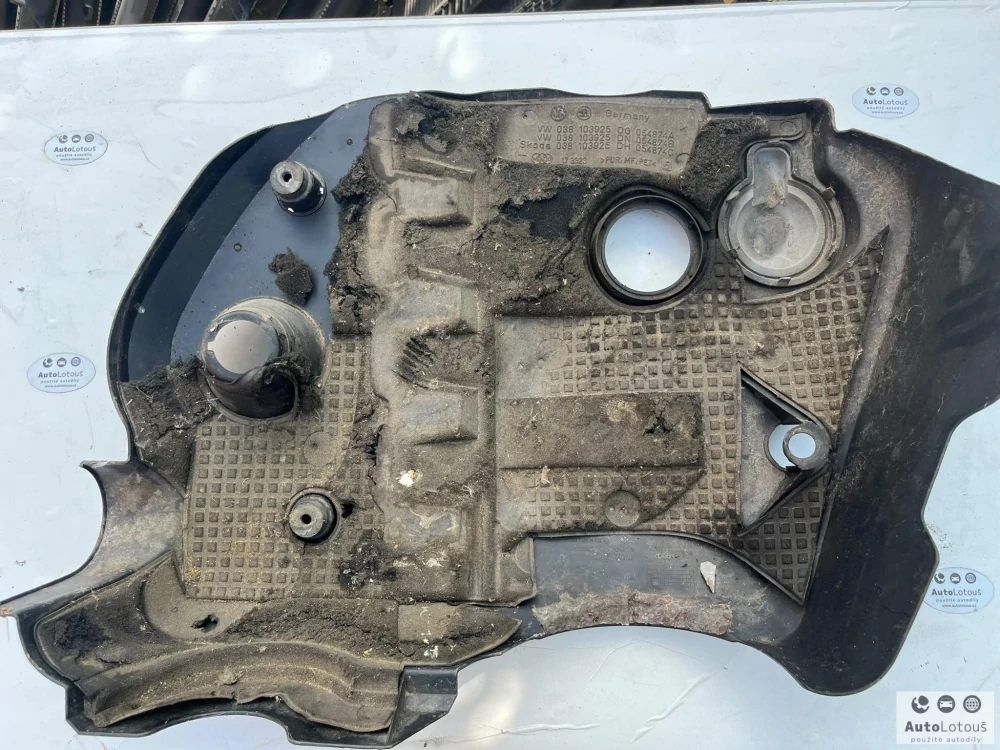 Kryt motoru VW 038103925 DG