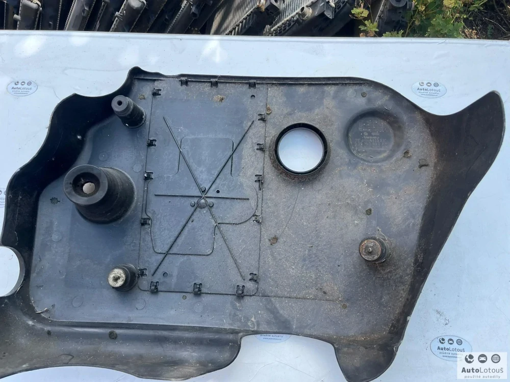 Kryt motoru VW 038103925AP