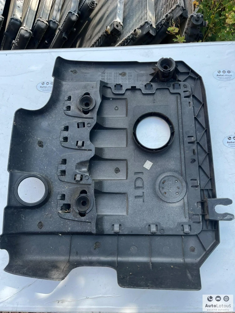 Kryt motoru VW 03G103925BP