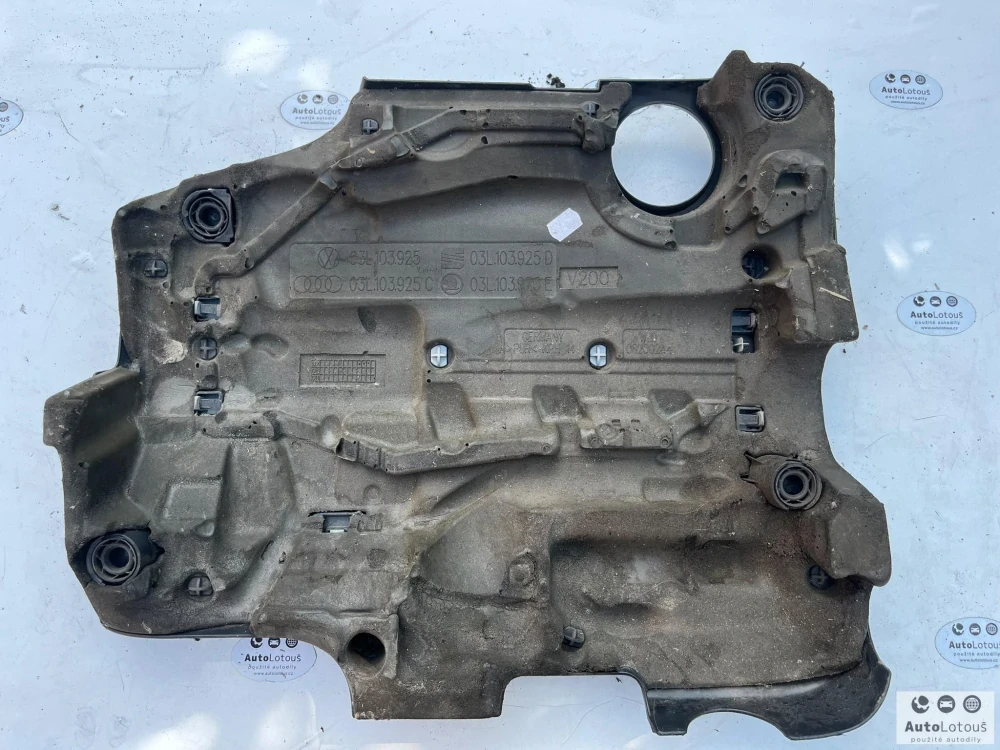 Kryt motoru VW 03L103925