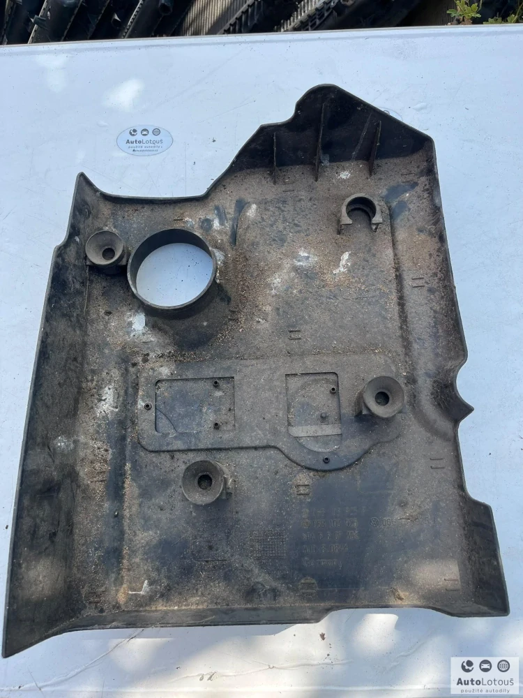Kryt motoru VW Passat 06B103925