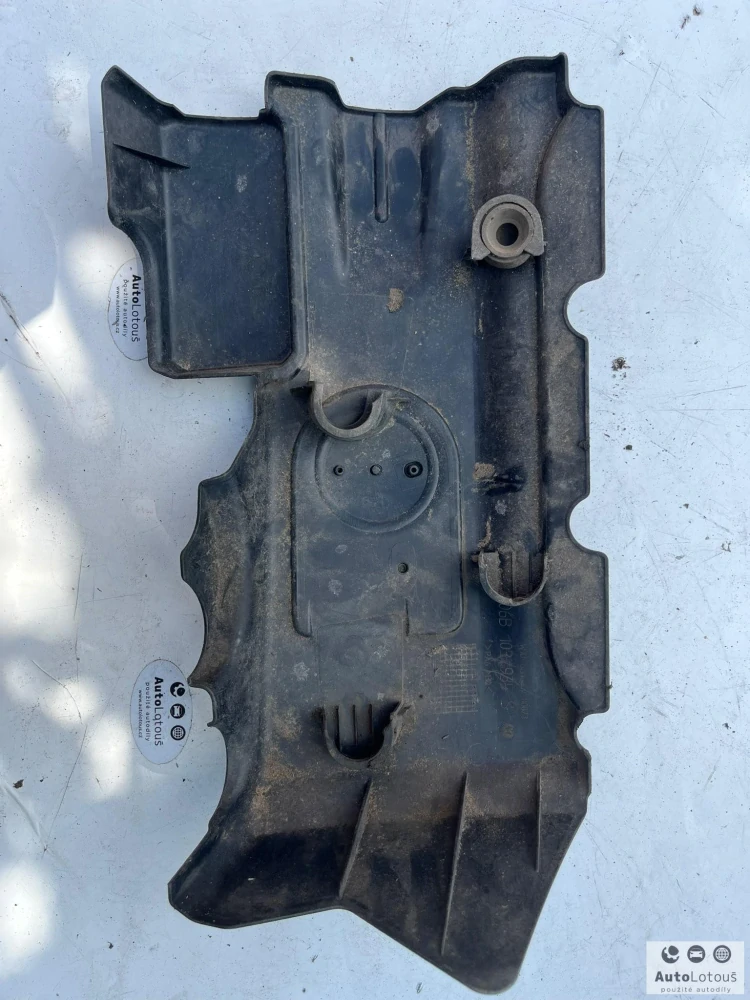 Kryt motoru VW Passat 1.6 06B103935S