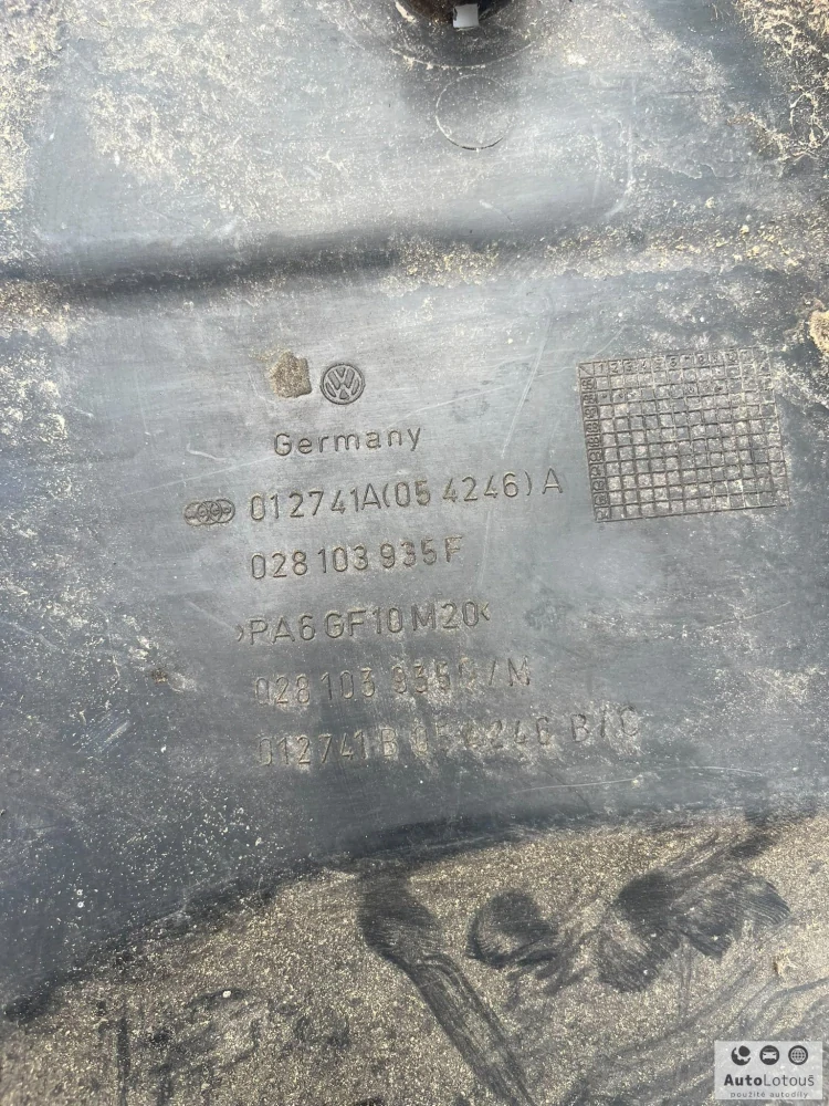 Kryt motoru VW TDI 028103935F