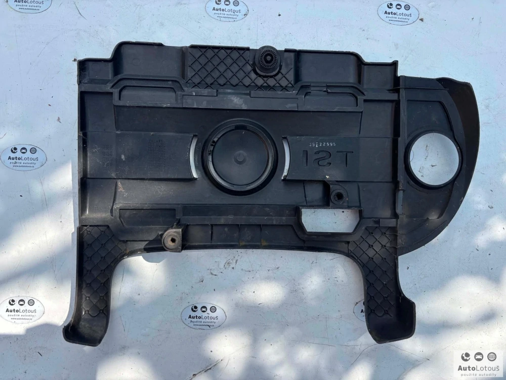 Kryt motoru VW 03C103925AR