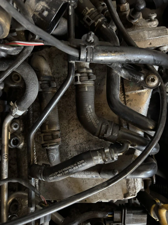 sací potrubí chladič vzduchu VW ŠKODA 04L129766AB 04L129711AC