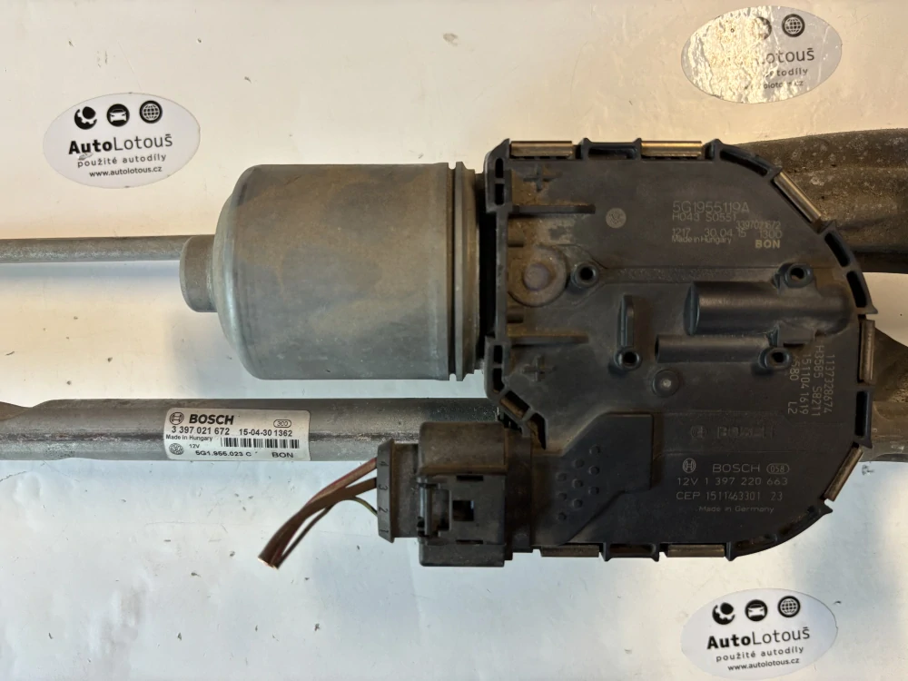 Motorek předních stěračů a mechanismus táhla stěračů Volkswagen Golf VII 7 5G 5G1955119A 5G1955023C