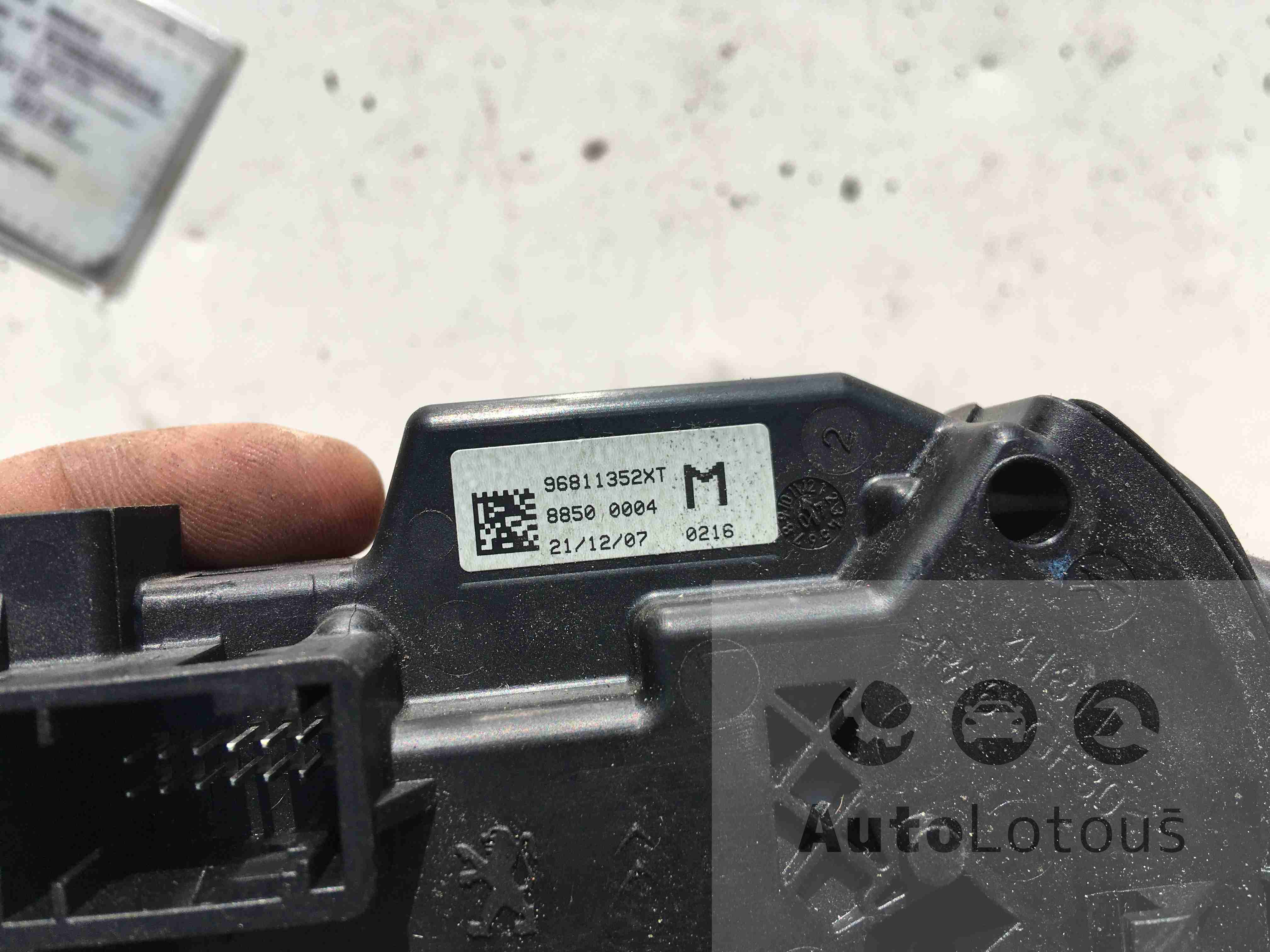 Řadič Citroen C4 Picasso 96811352xt