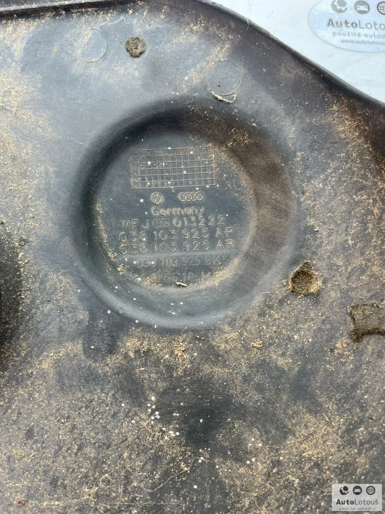 Kryt motoru VW 038103925AP