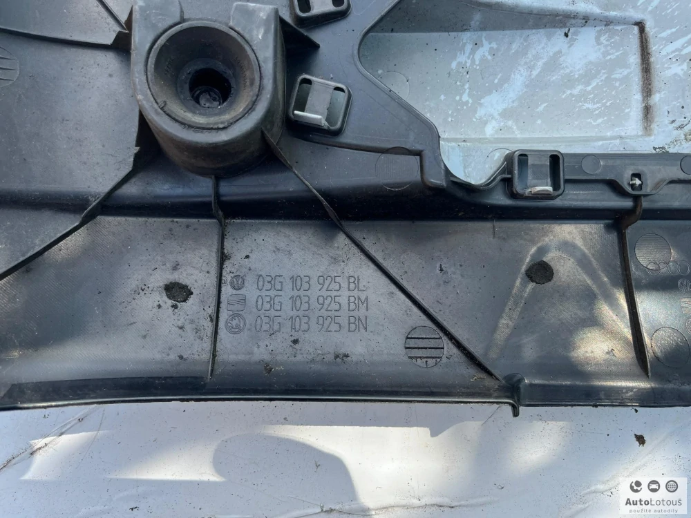 Kryt motoru VW 03G103925BL