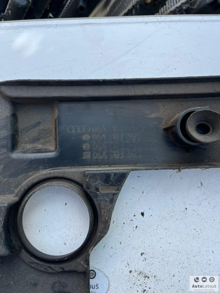 Kryt motoru Škoda 06A103925CF