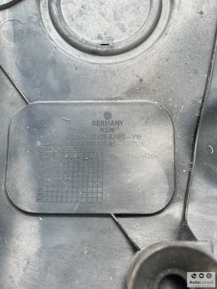 Kryt motoru VW 06A103925AJ