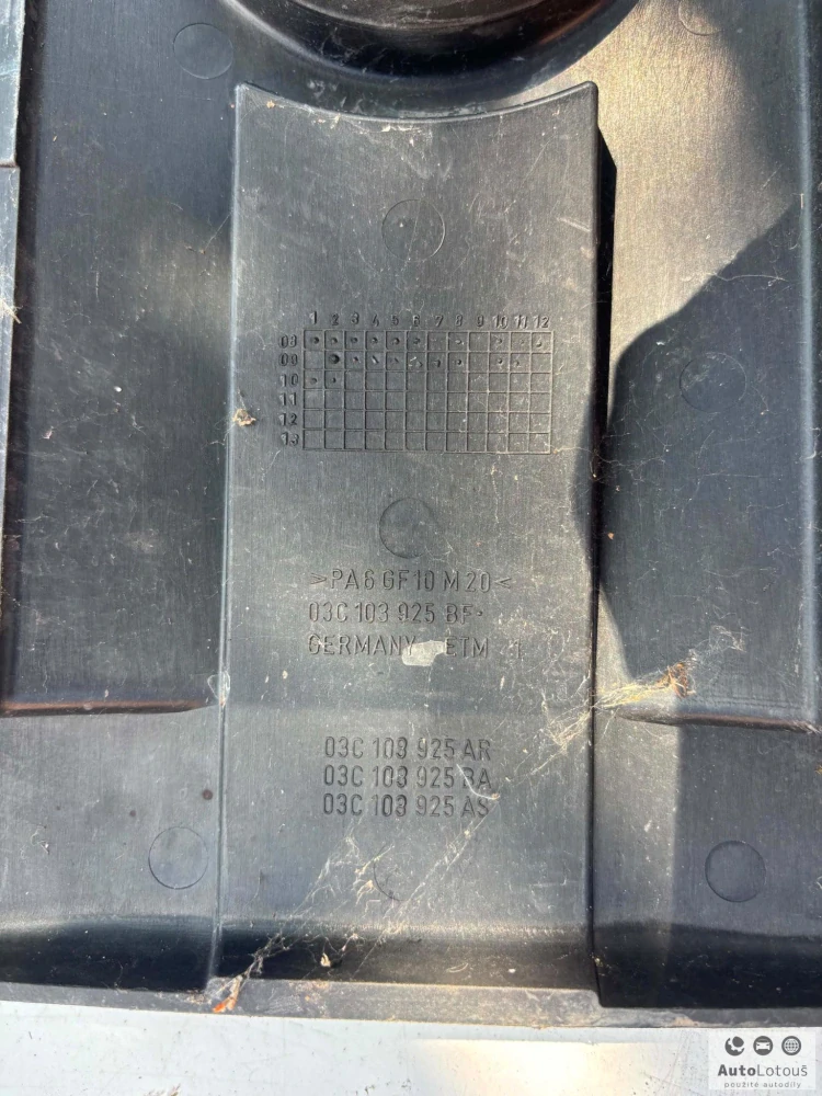 Kryt motoru VW 03C103925AR