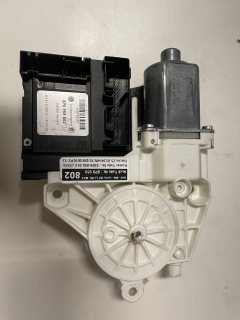 Motor stahování oken včetně jednotky pravý Audi A3 8P 8P0959802K