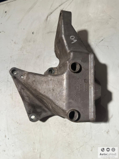 Držák motoru pravý horní 030199275A