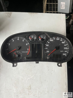Budíky AUDI 8L0919880A